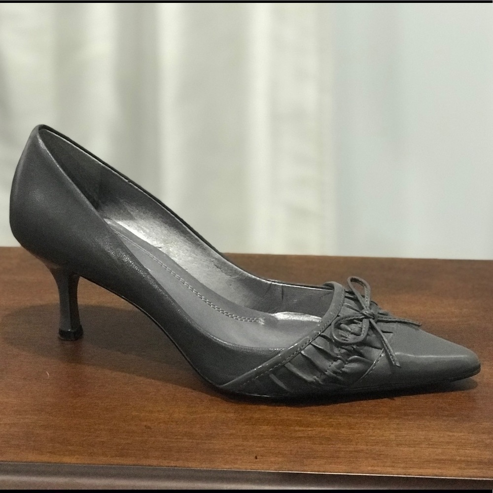 Ellen Tracy Elana pointed toe heels size